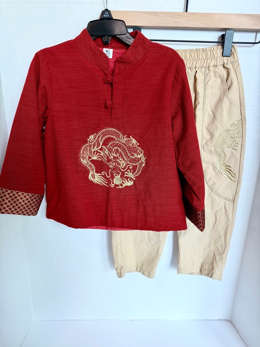 Red Mandarin-Collar Top with Knot Buttons and Gold Embroidery Like New 5T/110